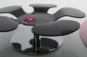 flower-shaped-coffee-table-small-spaces
