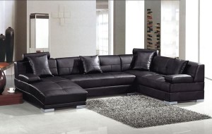 Contemporary-black-leather-soft-sectional-sofa-in-living-room